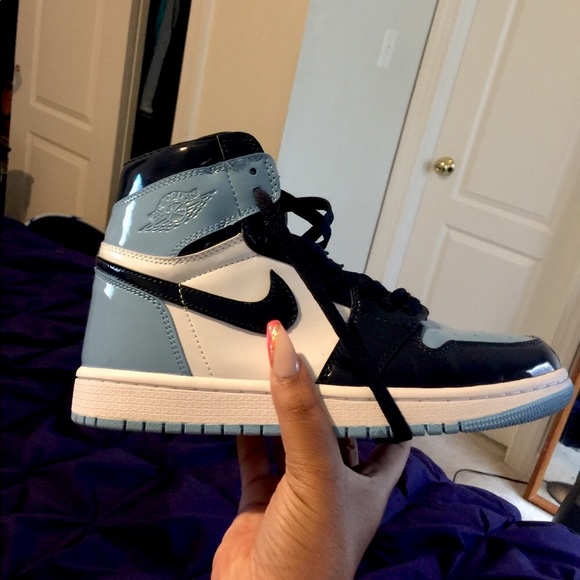 Women’s Air Jordan 1 Retro High OG “Blue Chill” - Picture 3 of 8